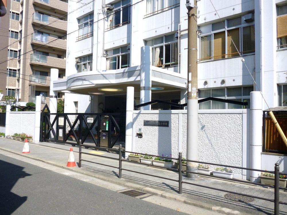 Primary school. 300m to Osaka Municipal Toyosaki Honjo elementary school