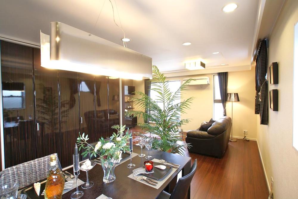 Balcony. Since the spacious simple living, It is freely arrange to modern to chic, depending on furniture. (Our example of construction)