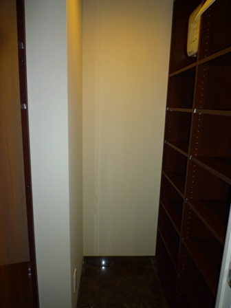 Receipt. Shoes-in closet