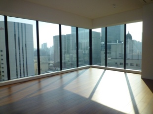 Living and room. About 14.5 Pledge