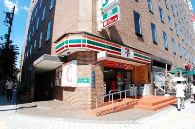 Convenience store. 150m to Seven-Eleven (convenience store)