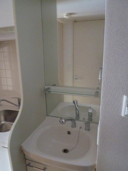 Other Equipment. Independent wash basin