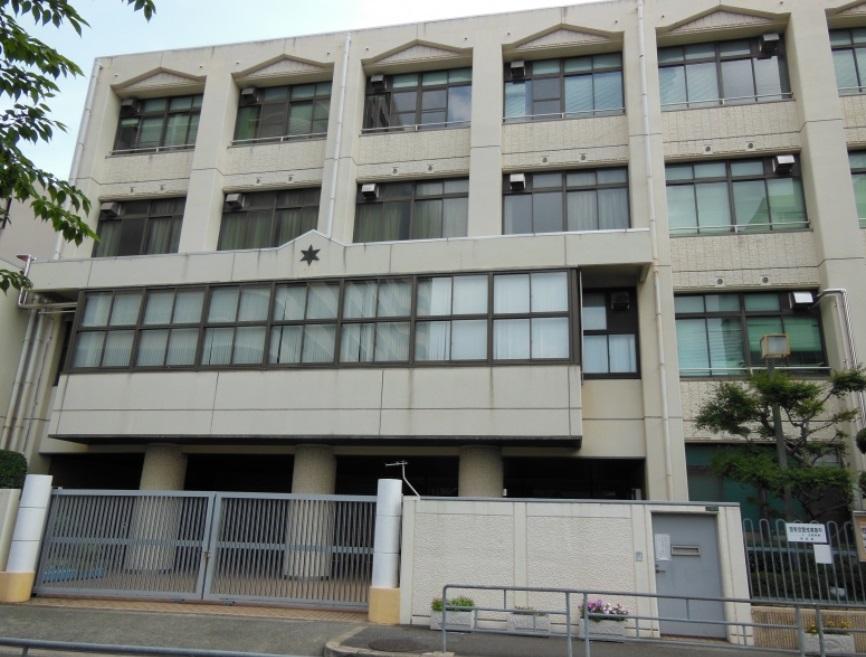 Primary school. Osaka Nakatsu a 6-minute walk from the 475m Osaka Nakatsu elementary school to elementary school