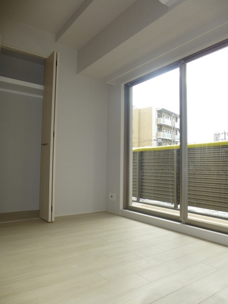 Living and room. Sound insulation flooring adoption of Western-style! 