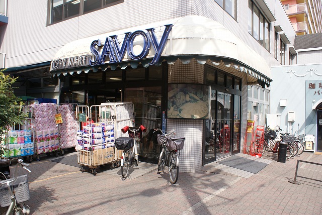 Supermarket. 534m to Savoy (super)