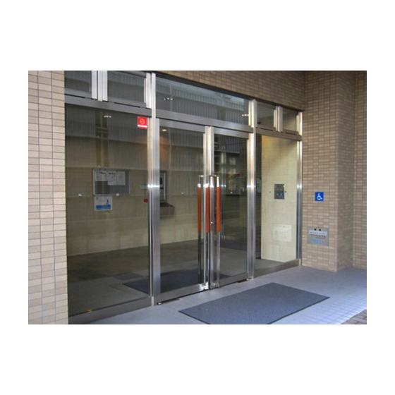 Entrance. Classy entrance. Oh in this door