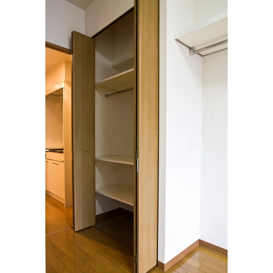 Receipt. Closet built-in type. Usability