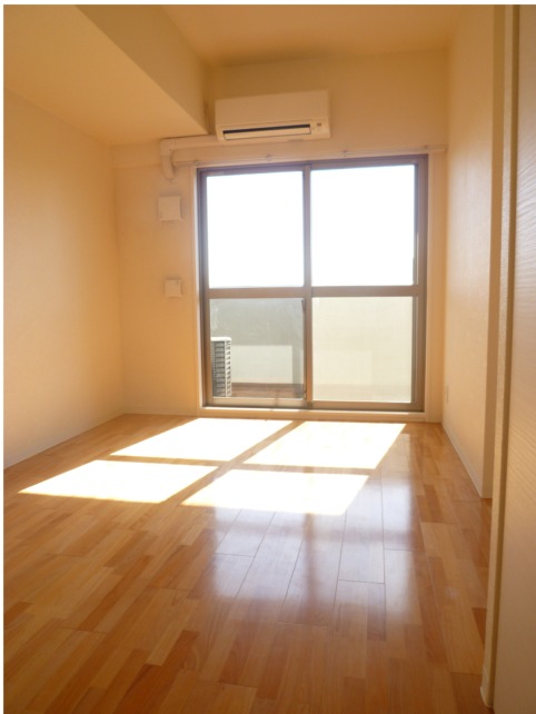 Living and room. It is a perfect day!