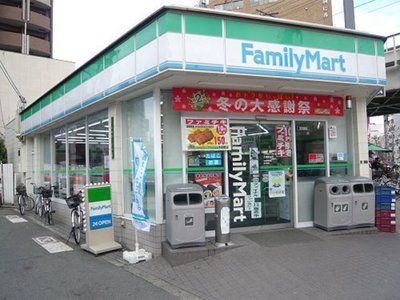 Convenience store. 500m to Family Mart (convenience store)