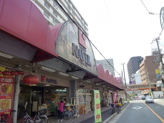 Shopping centre. Chaska Chayamachi until the (shopping center) 405m