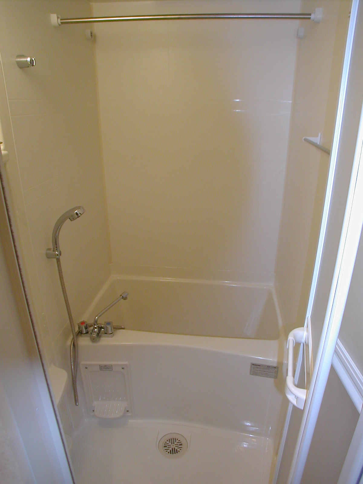 Bath. Clean it has been cleaned! 