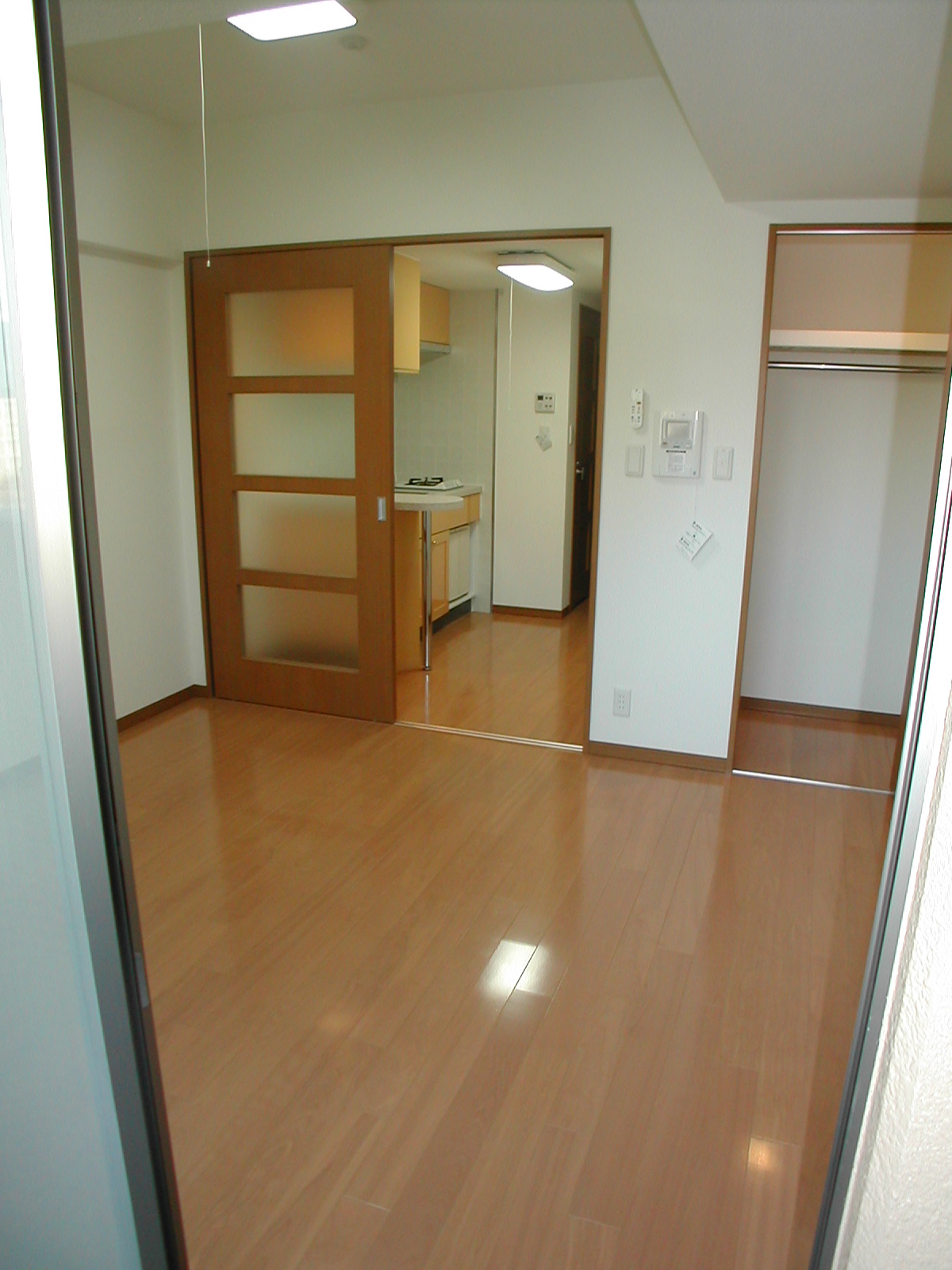 Other. Sound insulation flooring adopt shiny! 