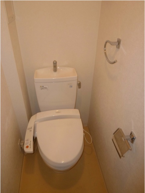 Toilet. With Washlet! !