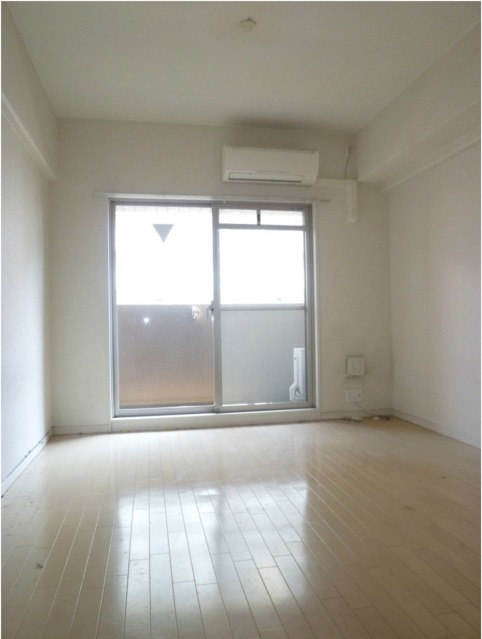 Living and room. Bright Western-style White keynote!