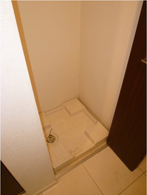 Other Equipment. With doors to hide the washing machine! !