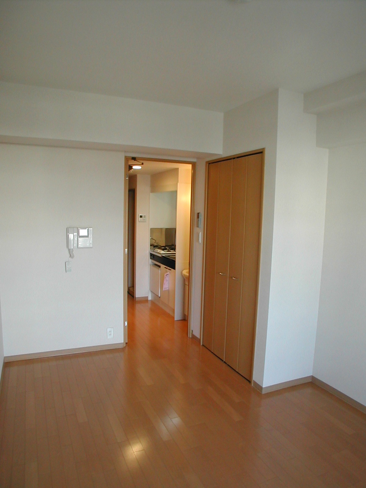 Living and room. It is also a Western-style clean and bright feel of the room! 