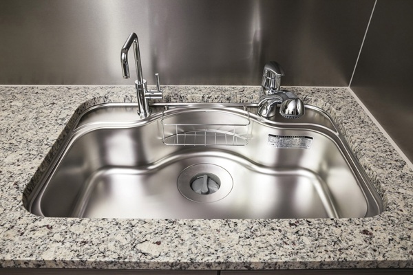 Kitchen.  [Quiet wide sink] Big pot is also easy to wash wide sink has been adopted is silent use to soften the sound dropped dishes, such as running water sounds and spoon (same specifications)