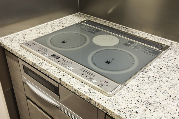 Kitchen.  [IH cooking heater] Without the use of fire, IH cooking heater to keep the air clean is, With Rajientohita of IH and 1.2kw of two-necked each maximum 3.0kw. Stir-fry also is equipped with a "light thermal sensor" is also delicious finish of advanced fry (same specifications)