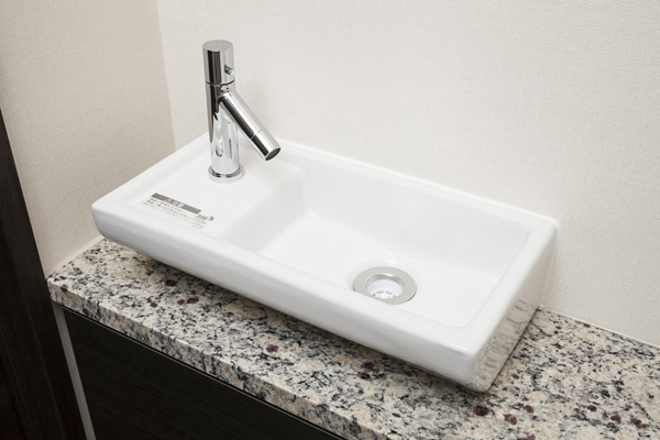 Toilet. (Shared facilities ・ Common utility ・ Pet facility ・ Variety of services ・ Security ・ Earthquake countermeasures ・ Disaster-prevention measures ・ Building structure ・ Such as the characteristics of the building)