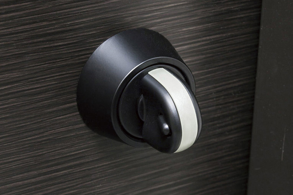 Security.  [Crime prevention thumb turn] In order to prevent the thumb once, If not hold down the switch has been in the can not be unlocked (same specifications)