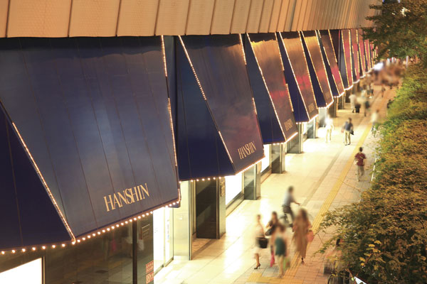 Surrounding environment. Hanshin Department Store Umeda head office (Hanshin "Umeda" Station)