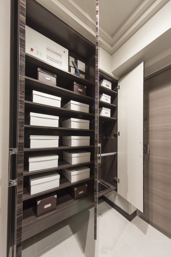 Receipt.  [Thor type of shoe box] Adopt a high toll type of shoe box of storage capacity. By removing the shelf of movable umbrella stand space, Of the stroller and golf bag storage is also available (same specifications)