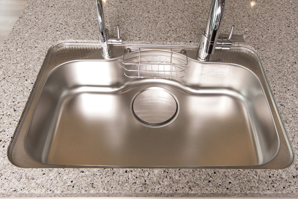 Kitchen.  [Quiet wide sink] Sink of wide size washable in a large pot even easier. Water has been adopted by the silent type to keep the I sound (same specifications)