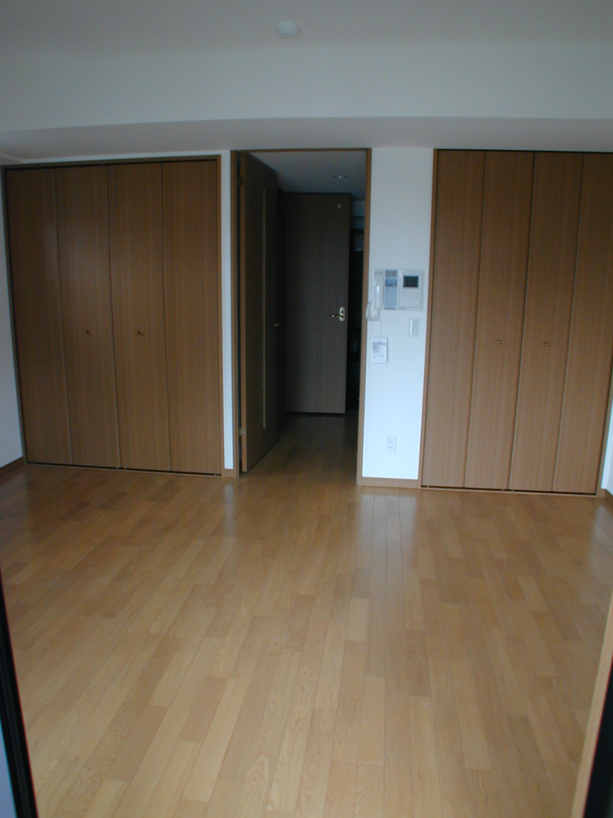 Living and room. Horizontal wide type of 8.8 quires! 