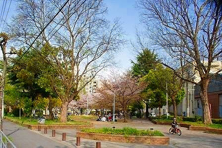 park. 676m to Nakatsu park (park)