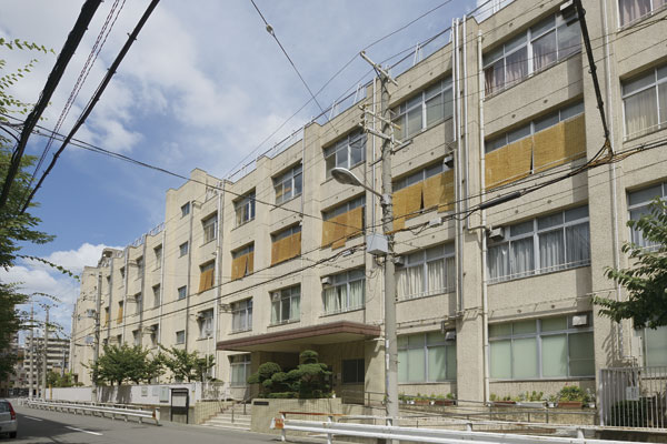 Surrounding environment. Municipal Oyodonaka school (a 15-minute walk ・ About 1140m)