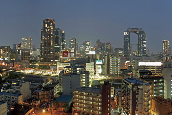 Surrounding environment. Local 15th floor equivalent than overlooking the south view (August 2013 shooting)