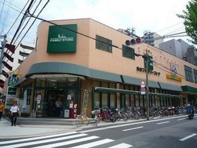 Supermarket. 550m to Hankyu family store (Super)