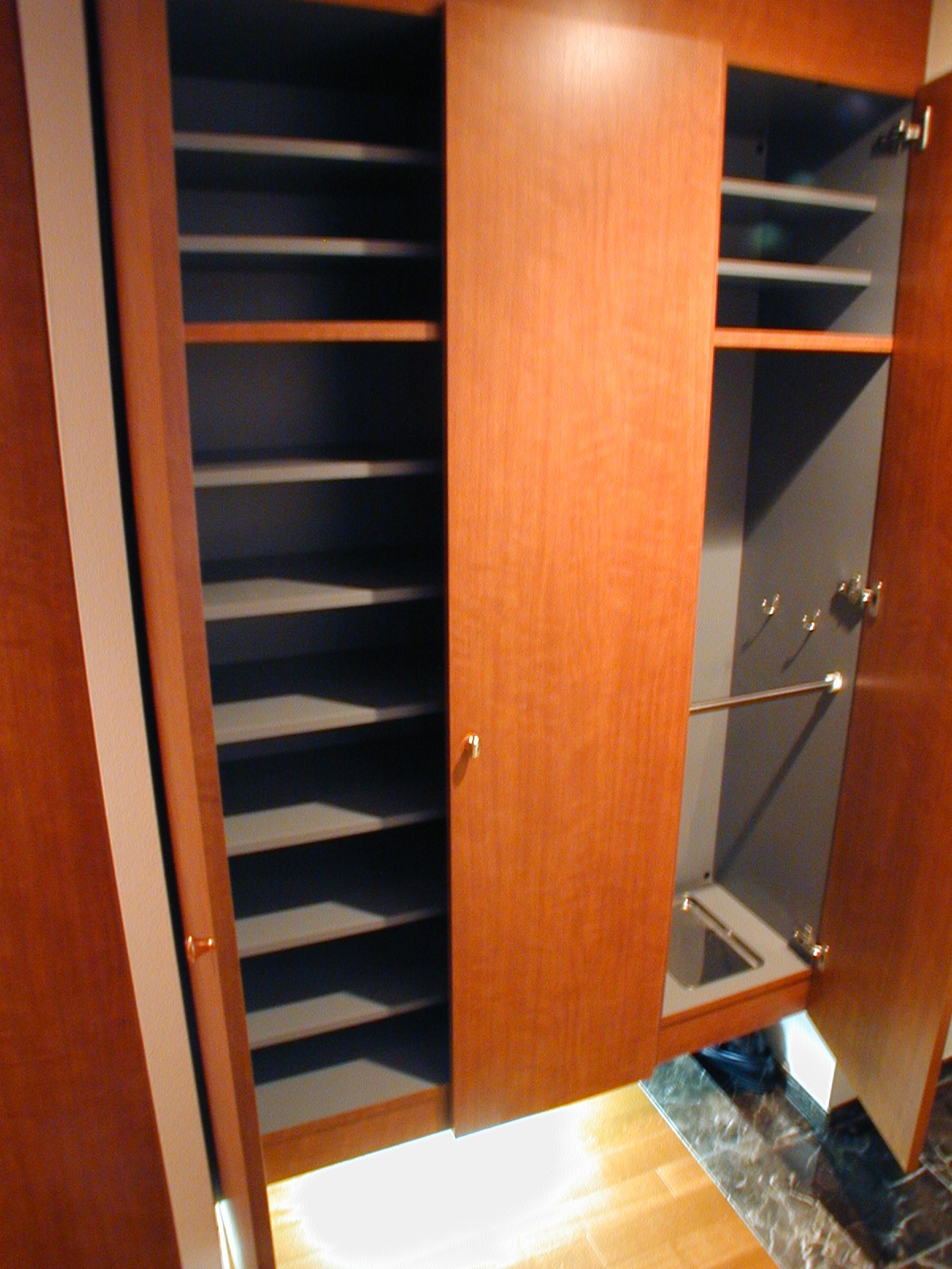 Entrance. Large shoes BOX!