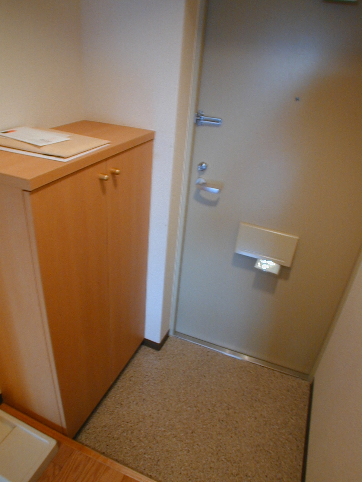 Entrance. Enough to shoes BOX There is also living alone! ! 