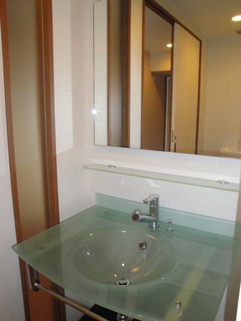 Washroom. Designer washbasin! ! 