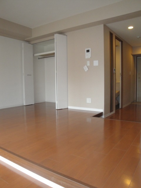 Living and room. It is a furniture layout is easy in horizontal wide type of living! 