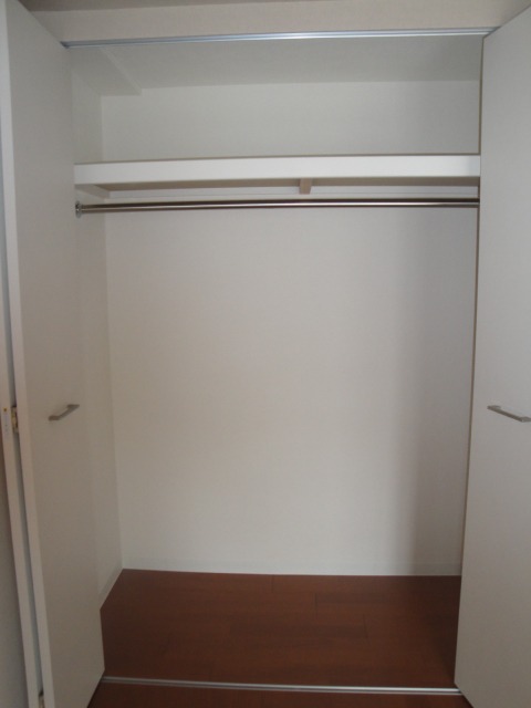 Receipt. Plenty of storage! ! 