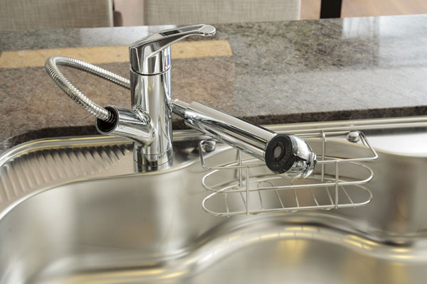 Kitchen.  [Water purifier mixing valve with integrated shower] Happy to sink Caring for pulling out the nozzle. Is the turbidity and chlorine smell water purifier integrated to reduce the water can use the (same specifications)