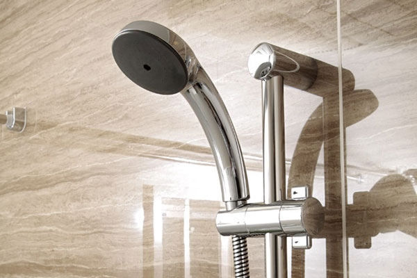 Bathing-wash room.  [Sliding shower] Hand shower freely loading and unloading. A slide-expression that can be fixed to the height of your choice from adults to children (same specifications)