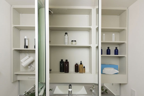 Bathing-wash room.  [Housed with three-sided mirror] On the back of the three-sided mirror, Set up a storage space etc. basin vanity and cosmetics is fit and clean. Mirror center is equipped with anti-fog heaters (same specifications)