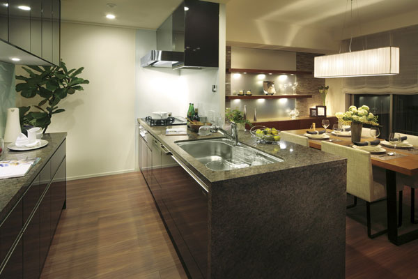 Room and equipment. Adopt a high sophisticated quality system Kitchen. It has been consideration to enhance and ease of use of the storage ( ※ H type model room / Adoption menu plan (free of charge ・ Application deadline Yes ・ Some including paid option))