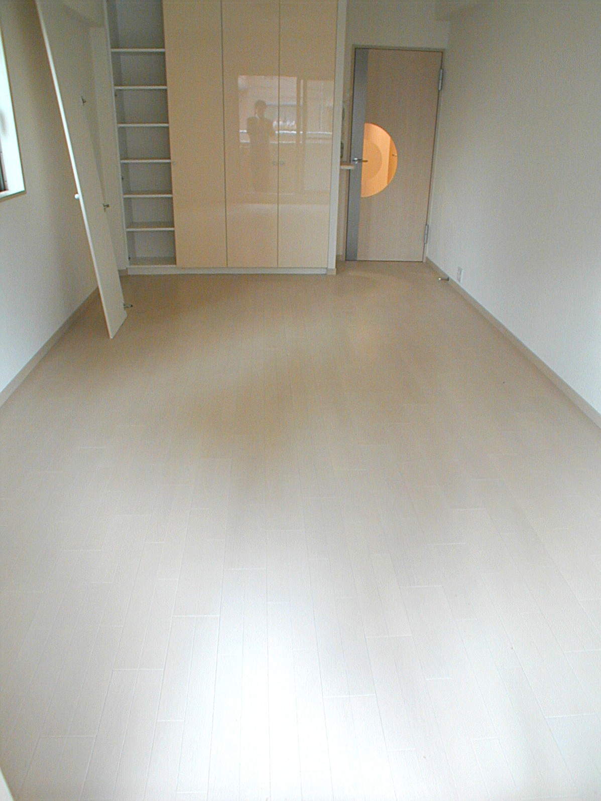 Living and room. 10.7 Pledge looks wide! ! 