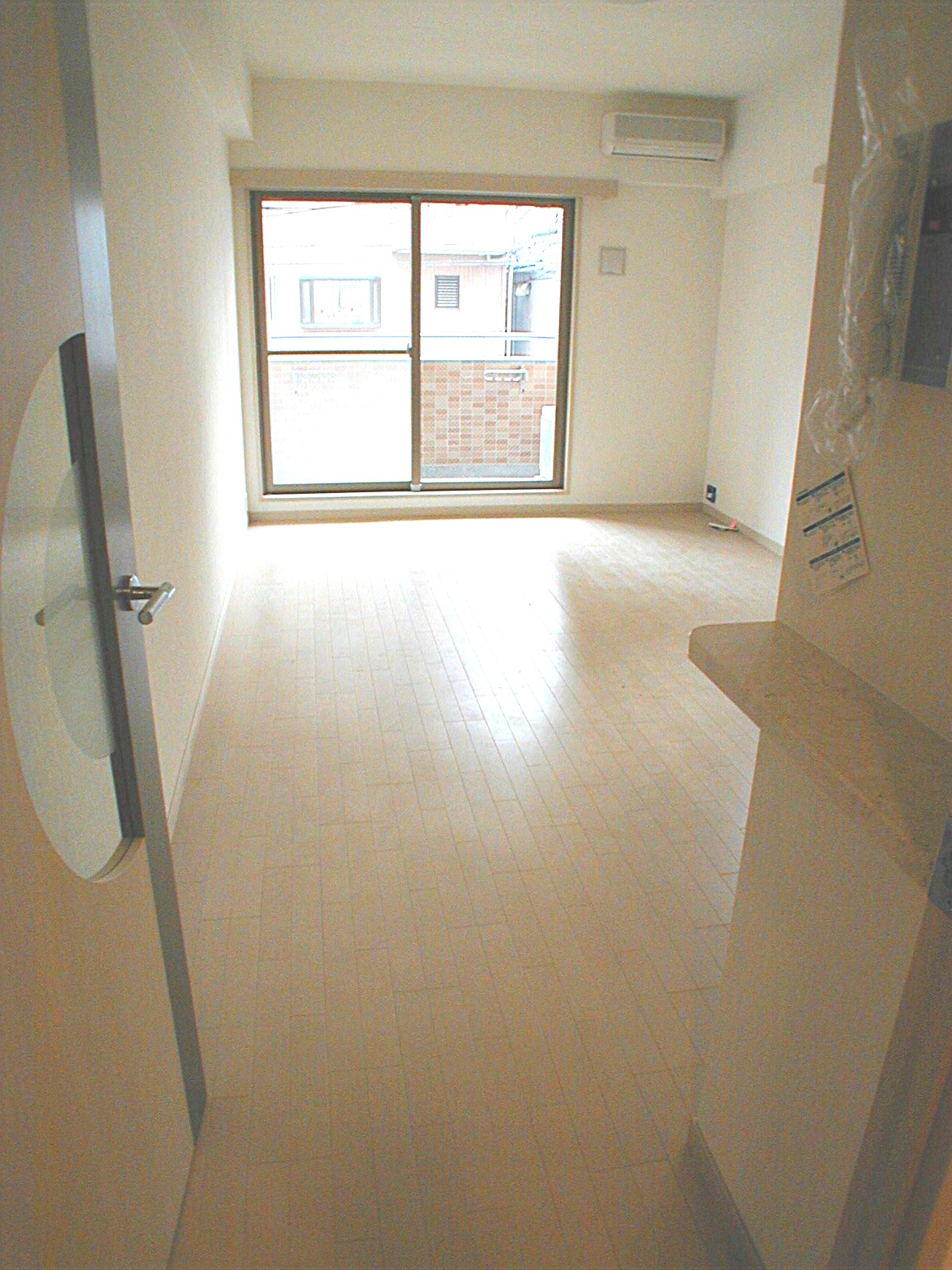 Living and room. Sound insulation flooring adoption of white keynote! ! 