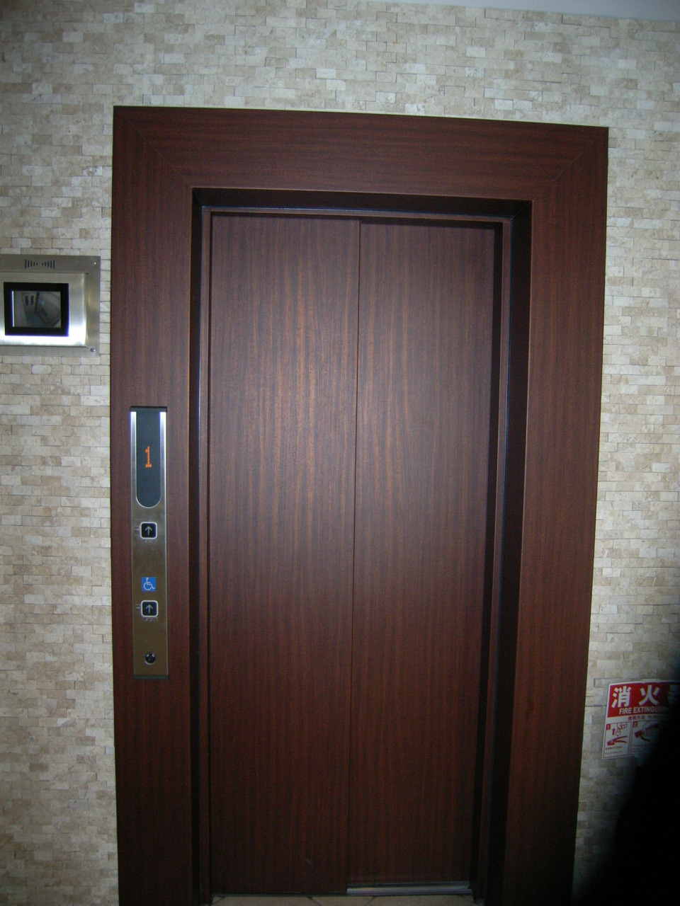 Other common areas. It is fashionable Lena Elevator!