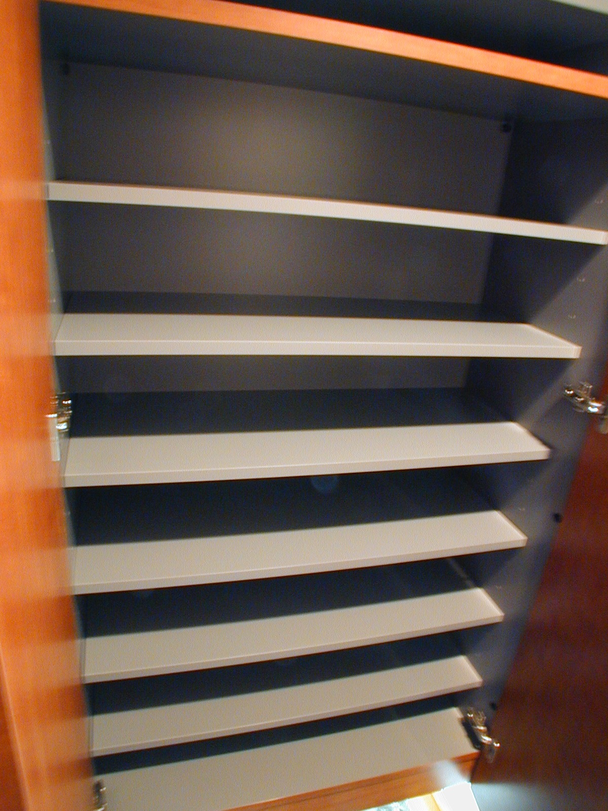 Entrance. Large shoes BOX! !