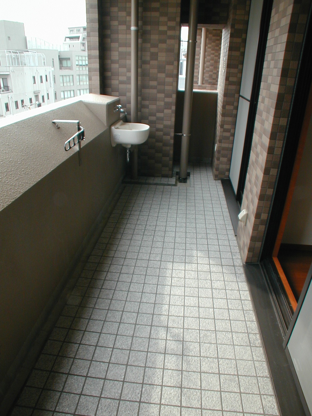 Balcony. Wide balcony! Spacious! !