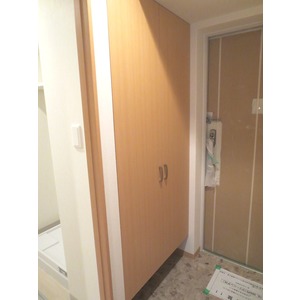 Entrance. Entrance storage