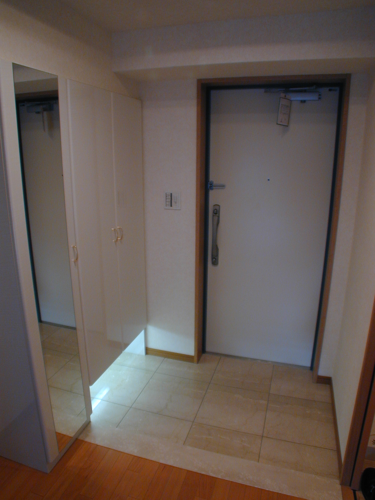 Entrance. Indirect lighting with entrance! 