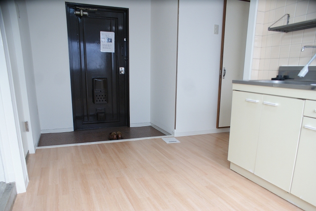 Living and room. It is really wide it !!!