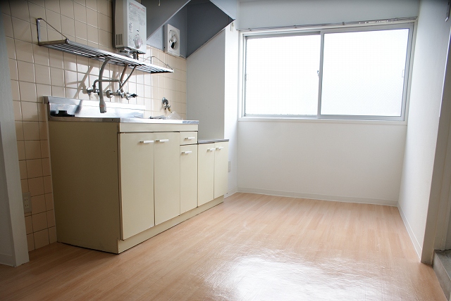 Living and room. Sunny kitchen !!!